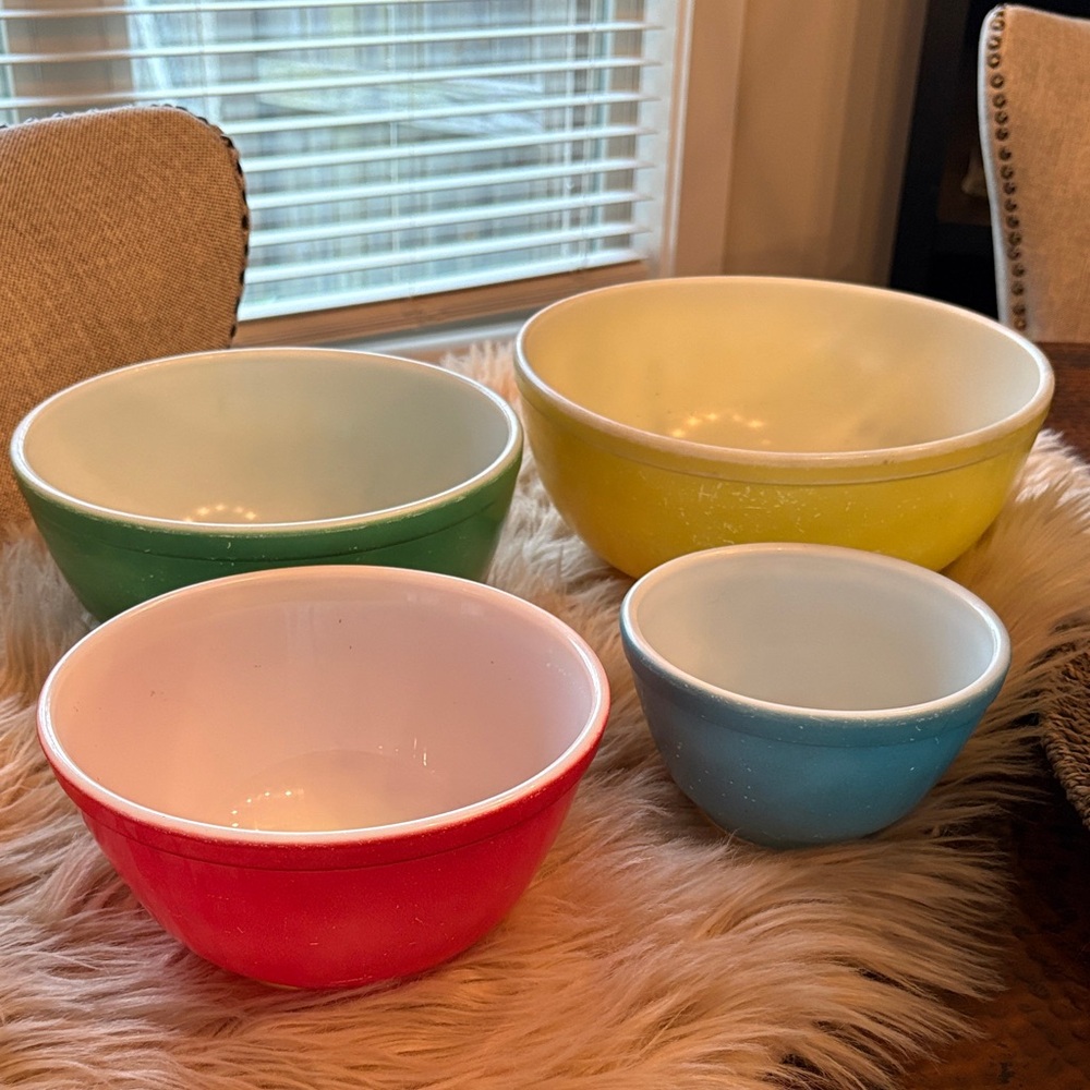 Pyrex Milk Glass with Color Vintage  Mixing Bowl Set